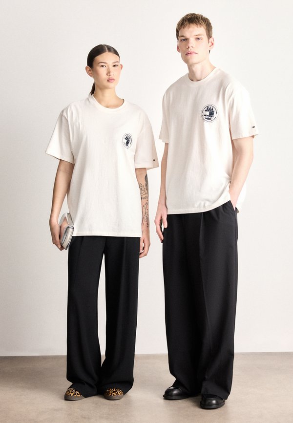 Tommy Jeans BACK SLOGAN TEXTURED RELAXED T-SHIRT