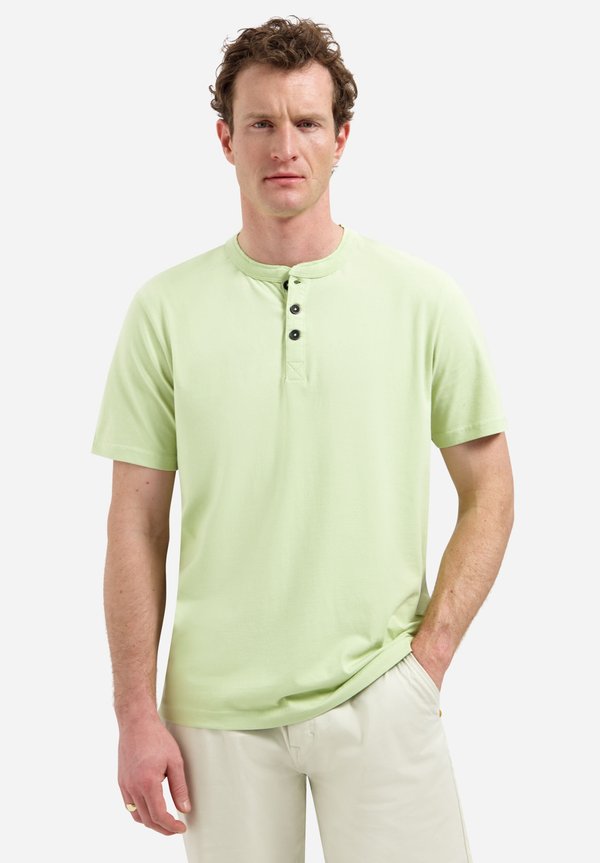 NO EXCESS WITH BUTTON CLOSURE