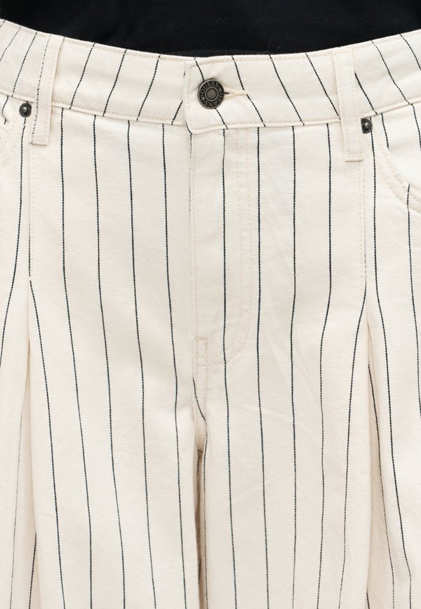 Guess Jeans CLASSIC PLEATED BERMUDA
