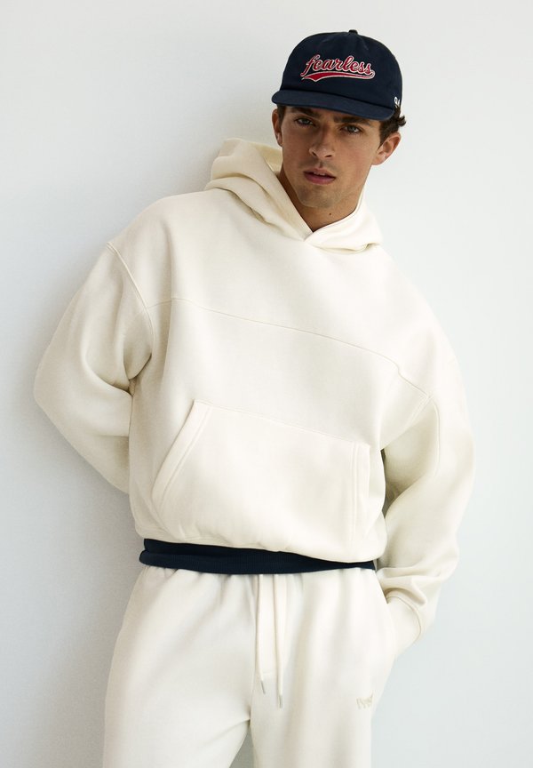 Bershka BOXY FIT - HOODIE - Hoodie - white