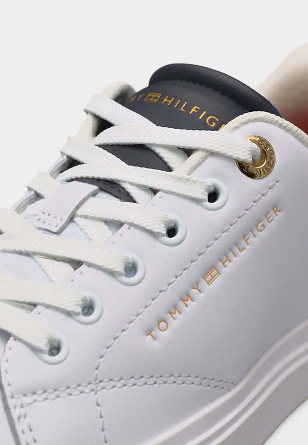 Tommy Hilfiger FEMININE CUPSOLE