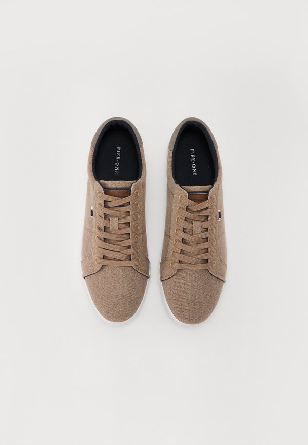Pier One by Zalando