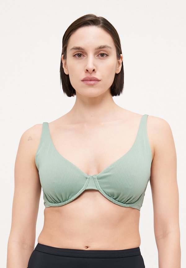 Hollister Co. Curvy High Apex Ribbed Underwire Bikini Top