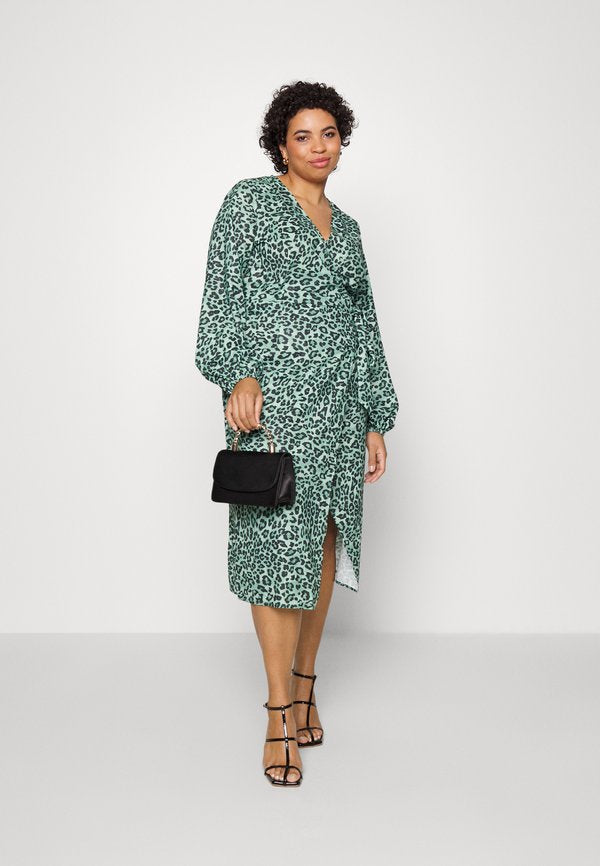 IN THE STYLE CURVE JESS MILLICHAMP