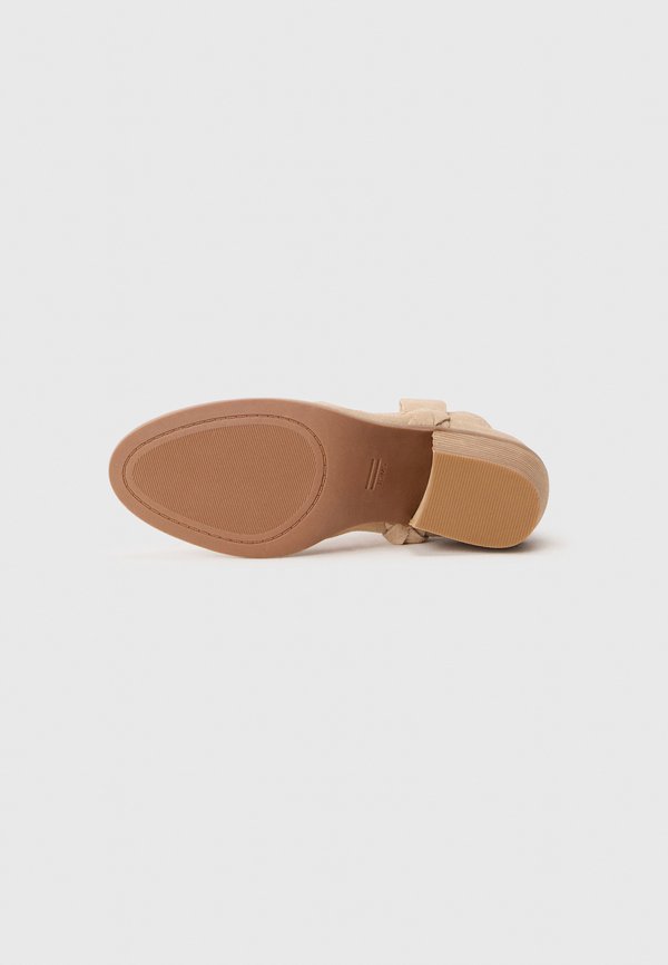 TOMS CONSTANCE