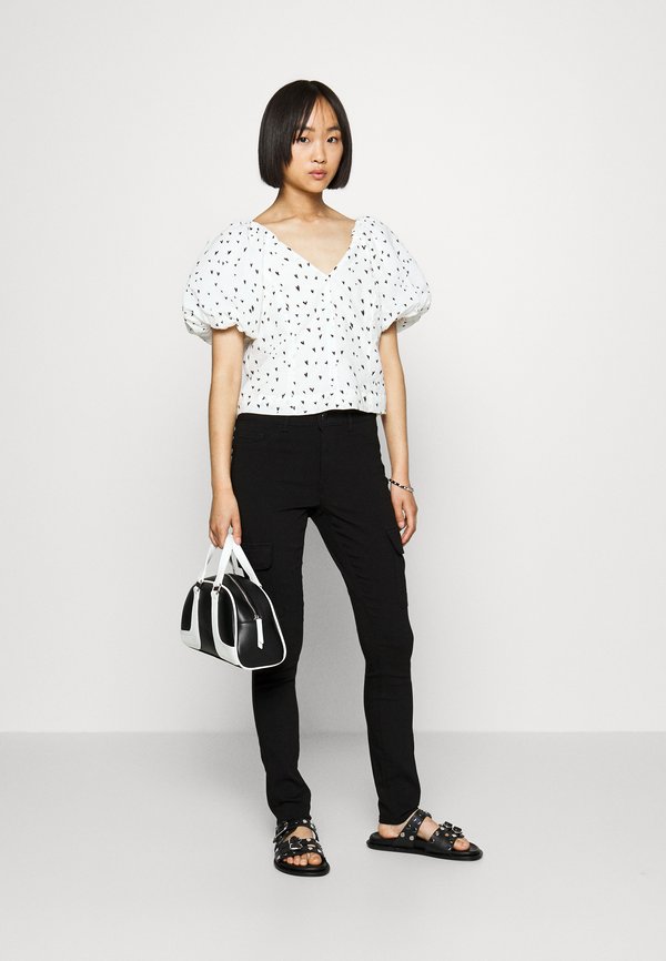 Pieces Petite PCSKIN