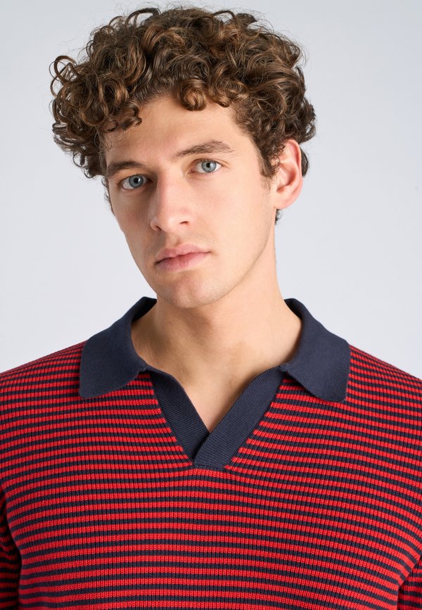 Lindbergh V-NECK