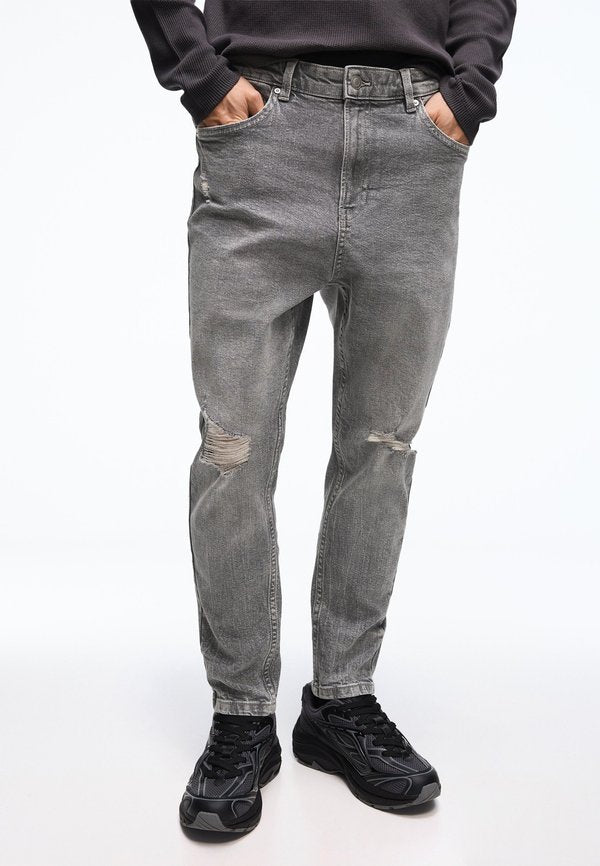 Bershka CARROT DESTROY - Slim fit jeans - grey