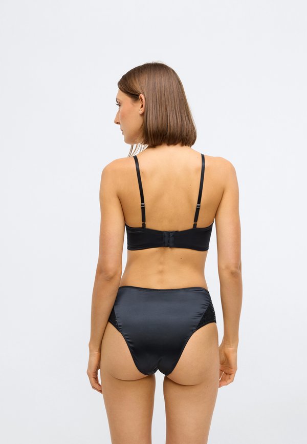 Hunkemöller ELLE BRAZILIAN