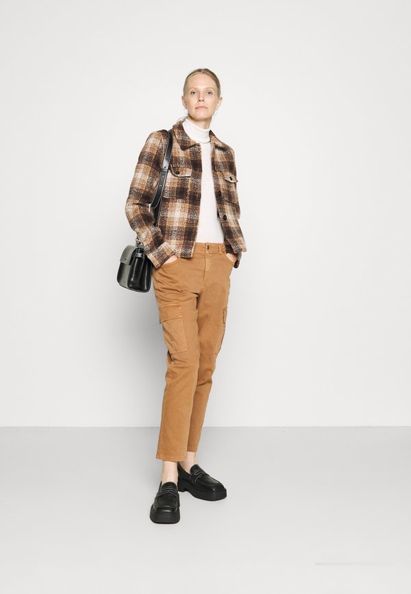 More & More TROUSER