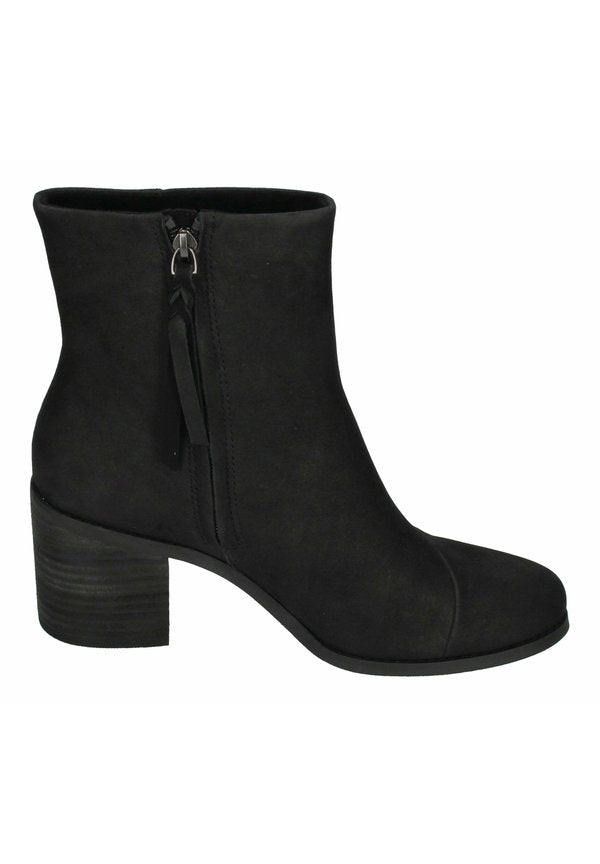 TOMS  EVELYN