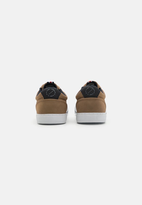 Pier One by Zalando