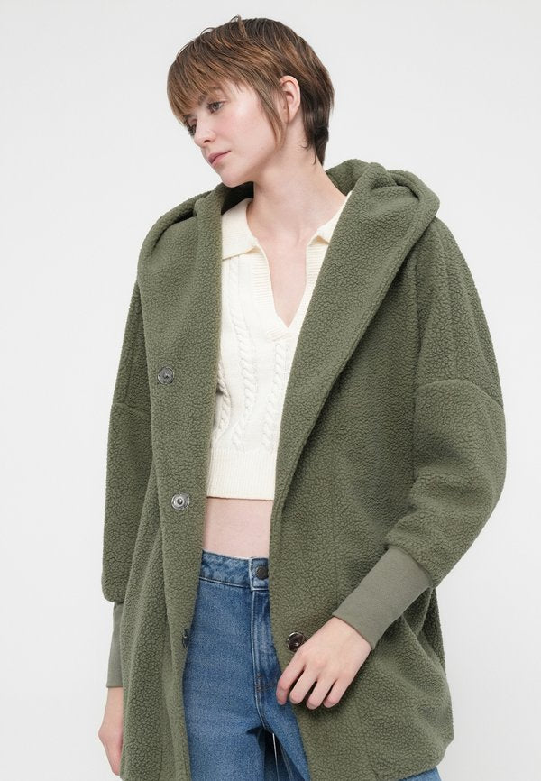 Noisy May igan fleece