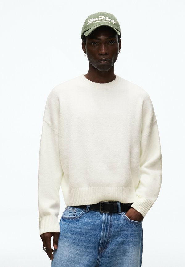 Bershka BOXY ROUND NECK - SWEATER - Jumper - white