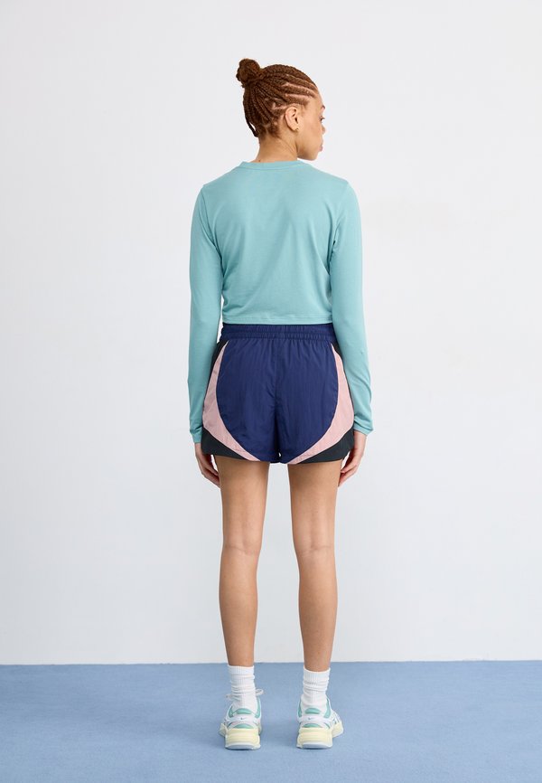 Nike Sportswear STREET 3" TRACK SHORT