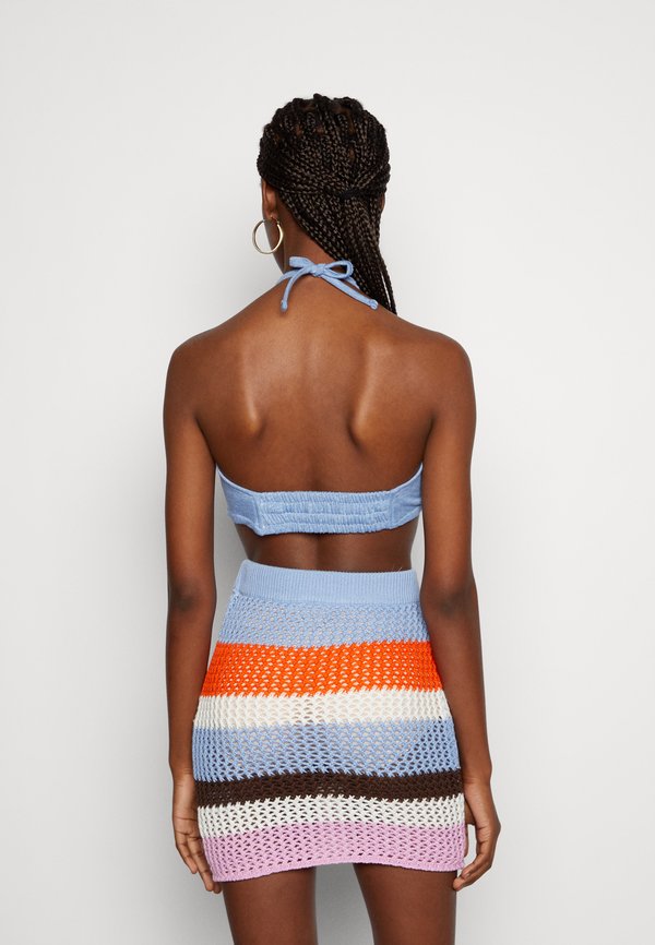 NA-KD ROMEE STRIJD TIE DETAIL TOP
