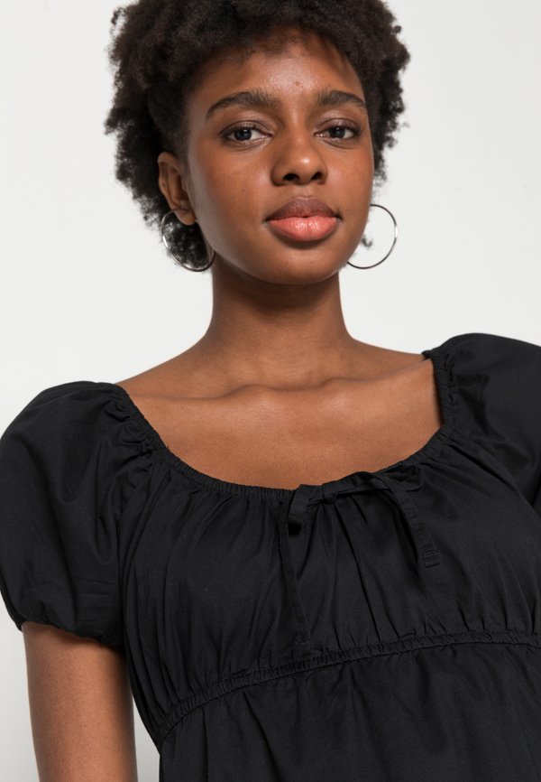 Hollister Co. SUMMER PREVIEW