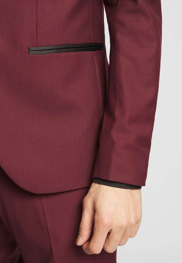Isaac Dewhirst TUX