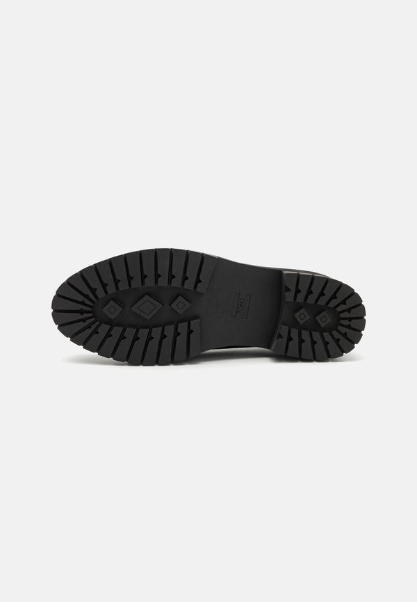 TOMS CARA