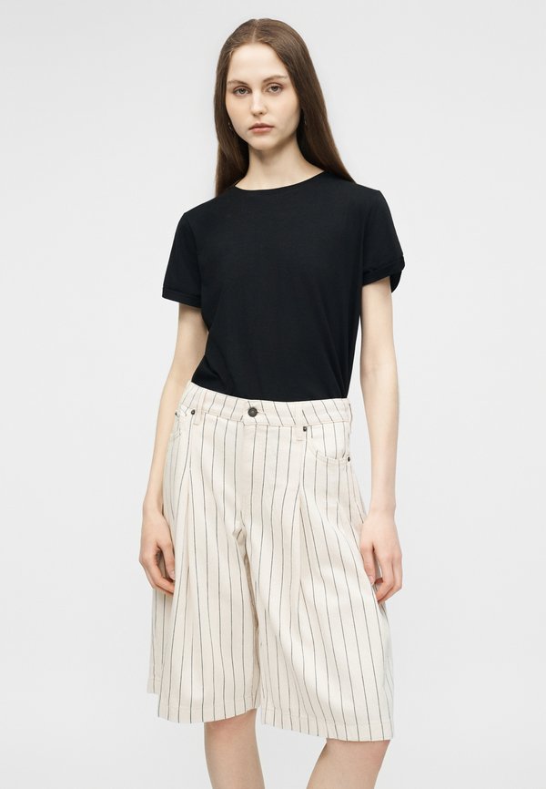 Guess Jeans CLASSIC PLEATED BERMUDA