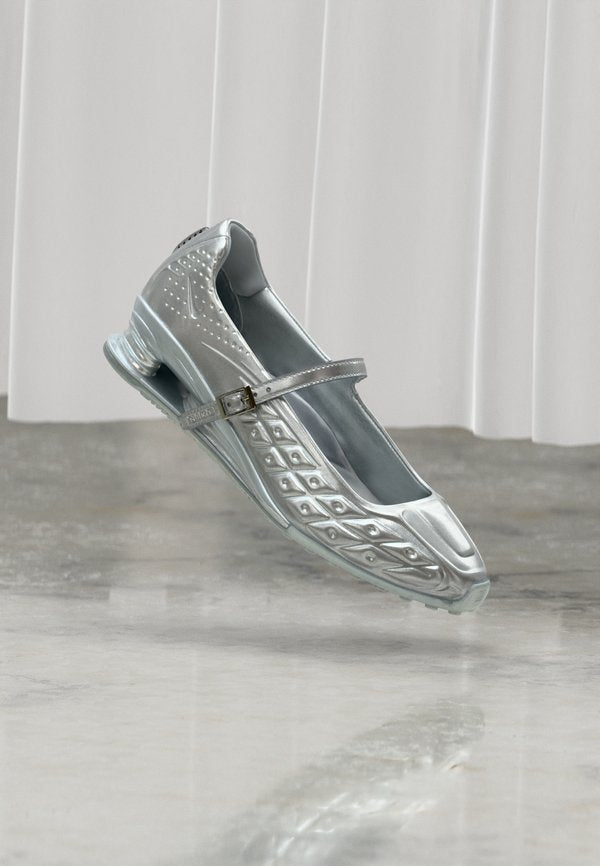 Nike Sportswear SHOX Z CALISTRA - Ankle strap ballerina shoes - metallic silver-coloured/flat silver-coloured