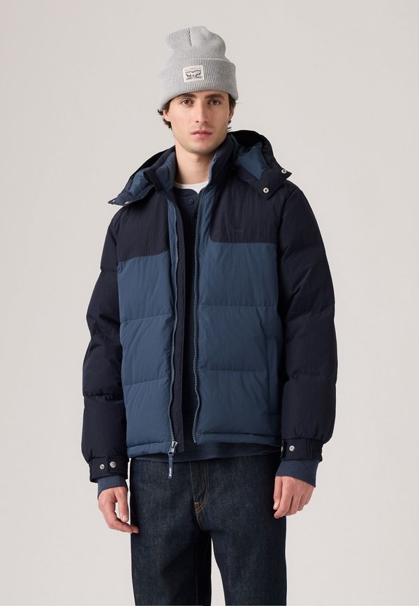 Levi's® ROCKRIDGE SHORT