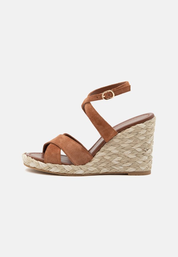 Stuart Weitzman ALYSSA WEDGE