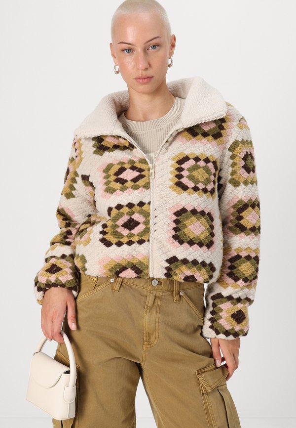 ONLY Petite ONLVIBBE PUFFER JACKET
