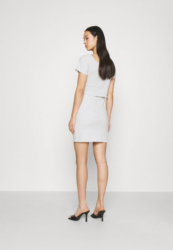 NA-KD BABYLOCK RUFFLE SKIRT