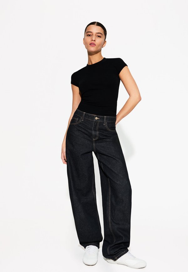 Bershka SHORT SLEEVES WITH A ROUND NECK - T-SHIRT 02666152 - Basic T-shirt - black