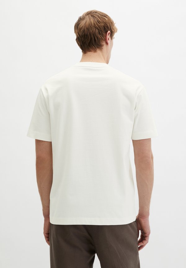 Marc O'Polo MARC O'POLO T-SHIRT LOOSE MIT FLORALEM BRUSTPRINT