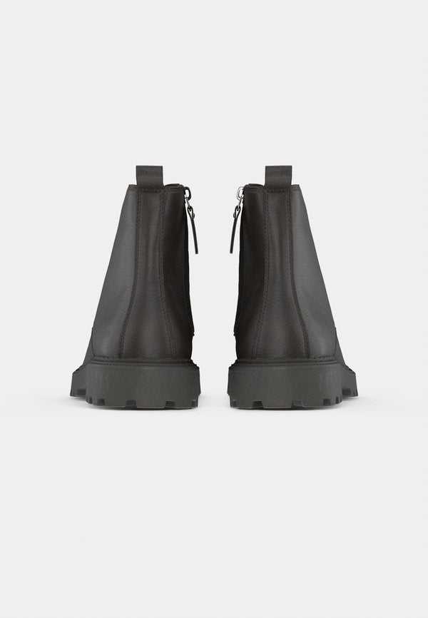 Pier One by Zalando