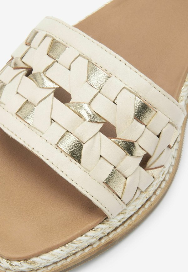 Next FOREVER COMFORT®  DETAIL WITH