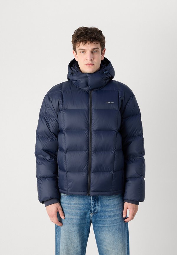 Calvin Klein DETACHABLE HOOD