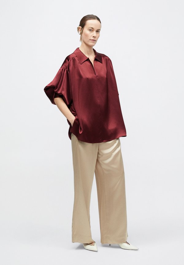 By Malene Birger LEONORA