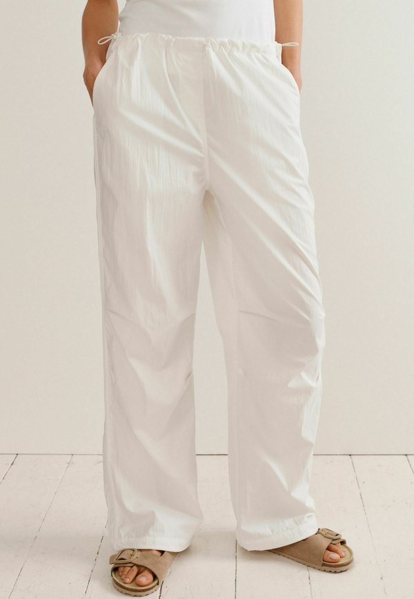 Next WAIST PARACHUTE