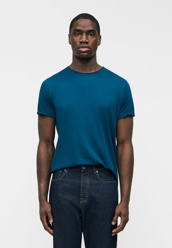 Filippa K ROLL NECK TEE