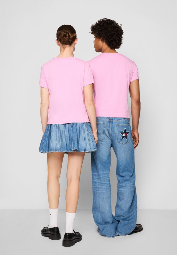 Tommy Jeans EXCLUSIVE TEE UNISEX