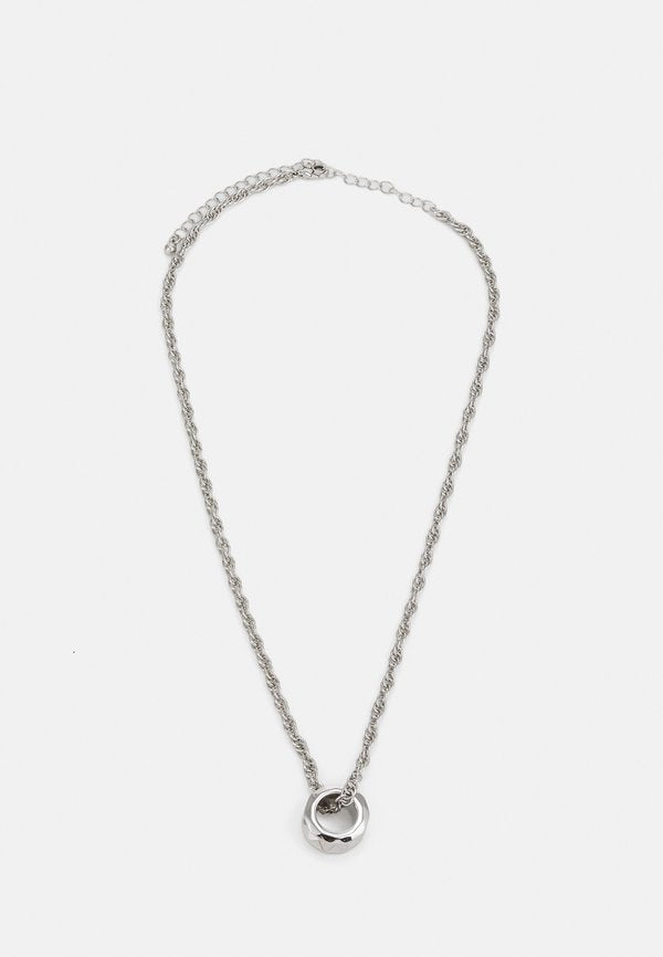 Pier One by Zalando