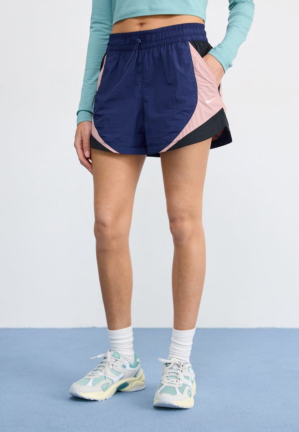 Nike Sportswear STREET 3" TRACK SHORT