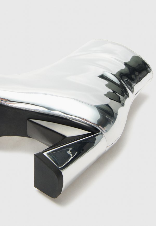 United Nude POLY