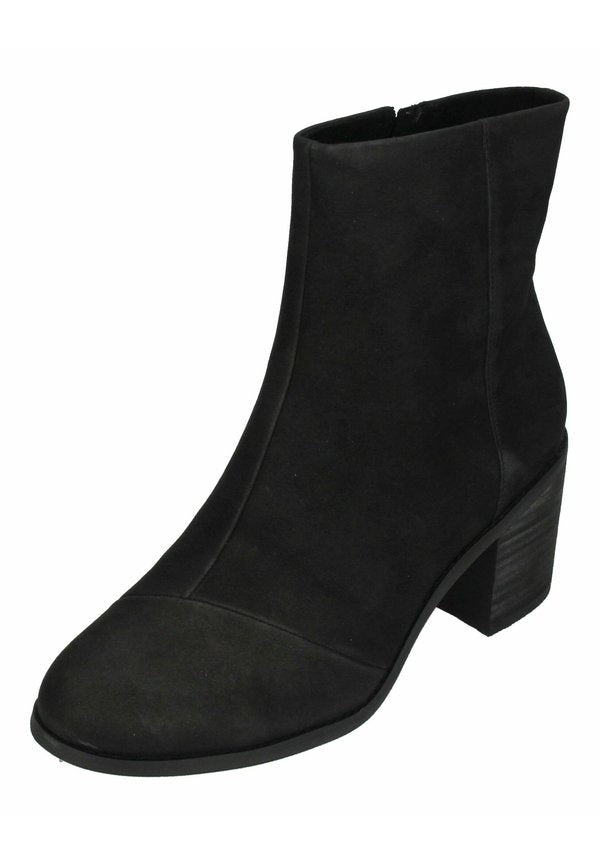 TOMS  EVELYN
