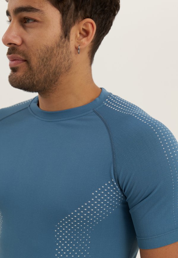 Pier One Sport by Zalando SHORT SLEEVE SEAMLESS