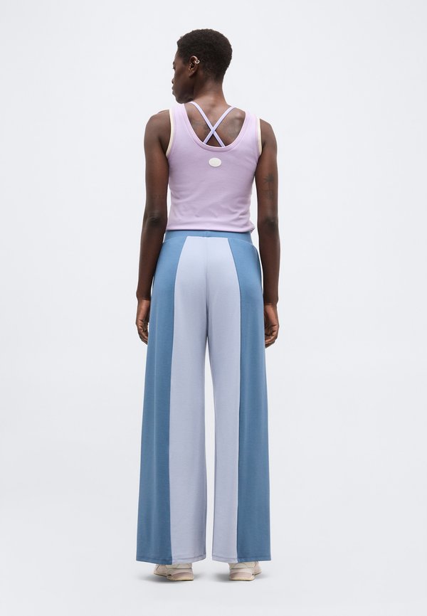 EA7 Emporio Armani TRAIN SPORTING CLUB PANTS
