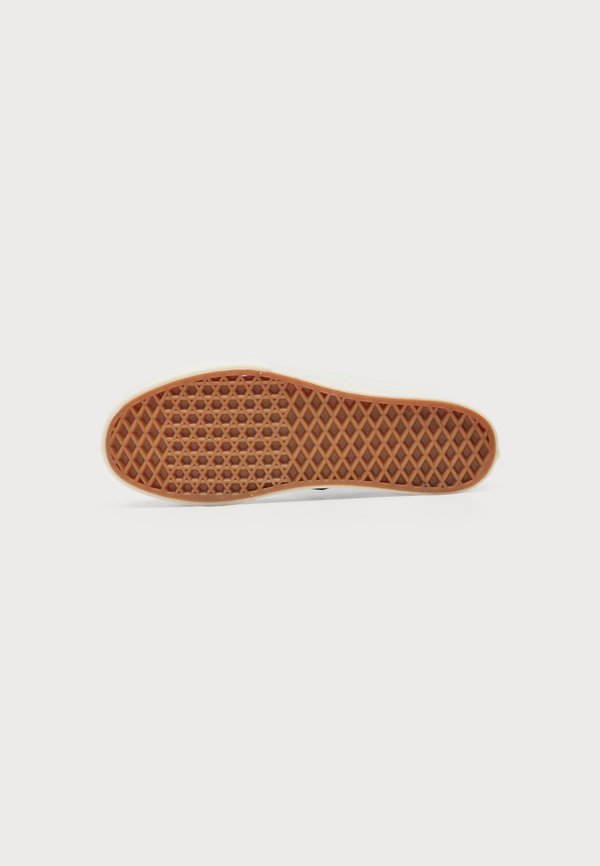 Vans AUTHENTIC STACKFORM