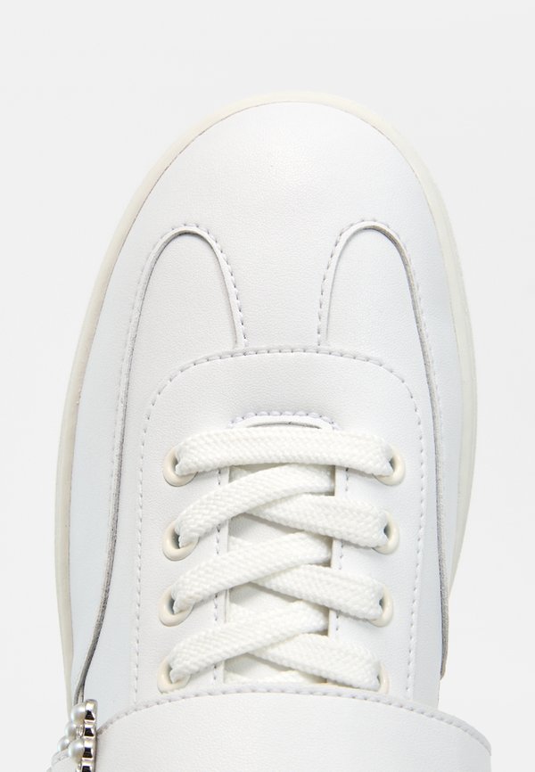 Stuart Weitzman LIVY