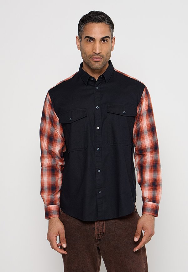 Armani Exchange RELAXED FIT