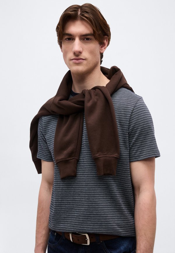Lindbergh STRIPED O NECK TEE