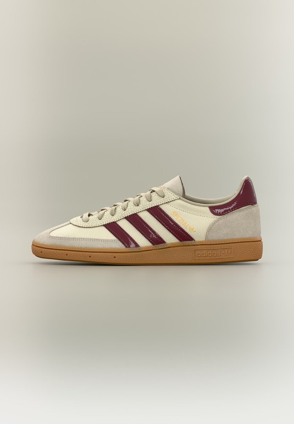 adidas Originals HANDBALL SPEZIAL UNISEX - Trainers - off white/shadow red