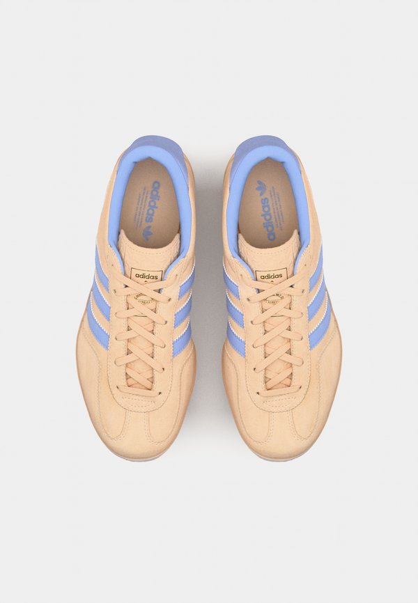 adidas Originals GAZELLE STACK W